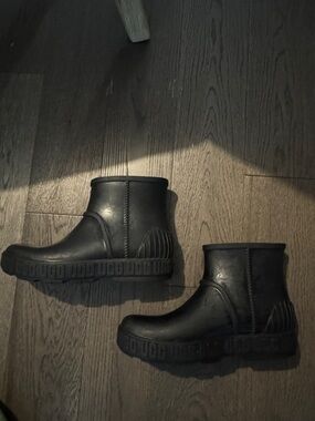 Ugg Rainboots
